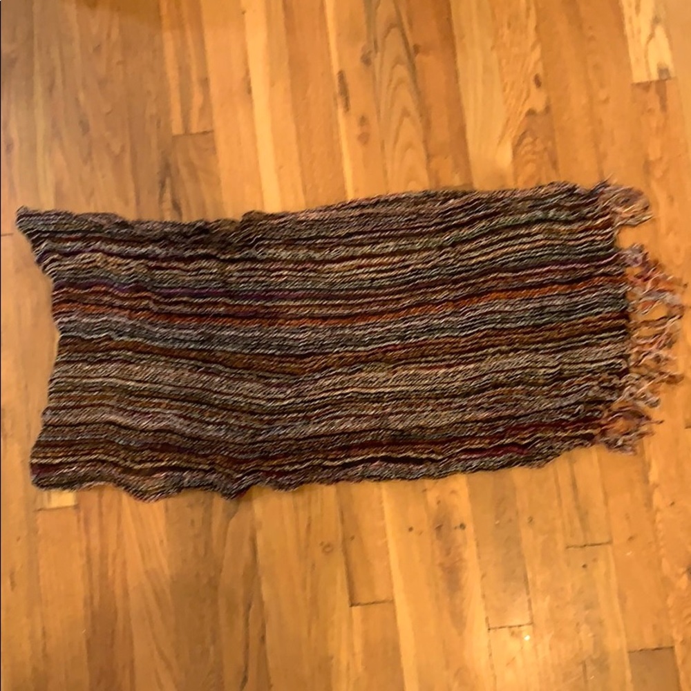 Multi-color loose knit scarf w/fringe